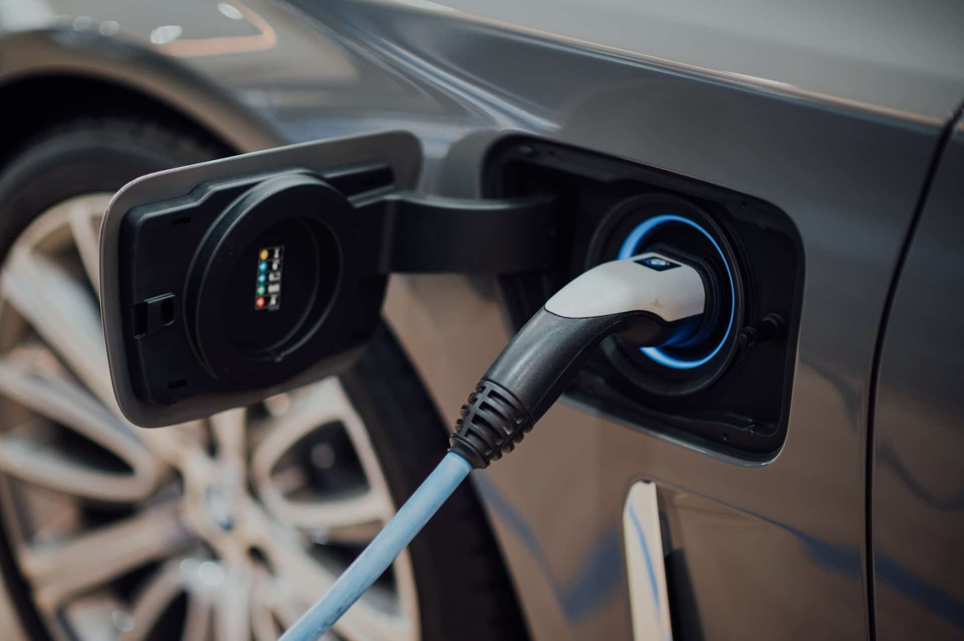 Kiat Perawatan untuk Mobil Listrik