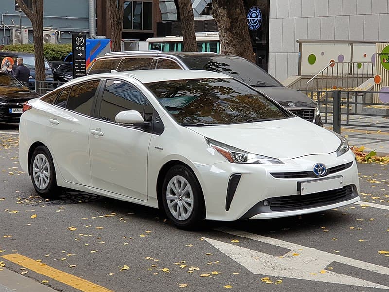 Fitur dan Spesifikasi Toyota Prius Hybrid