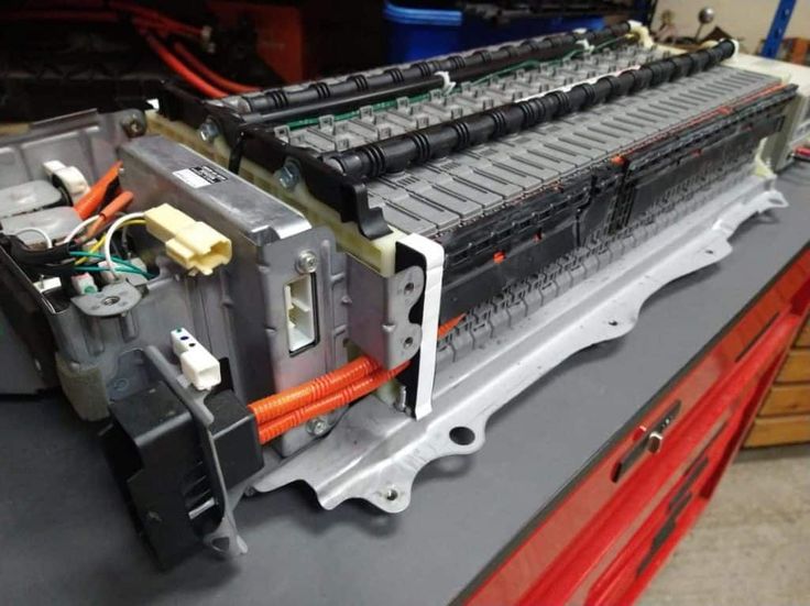 Cara Mengetahui Baterai Mobil Hybrid Rusak