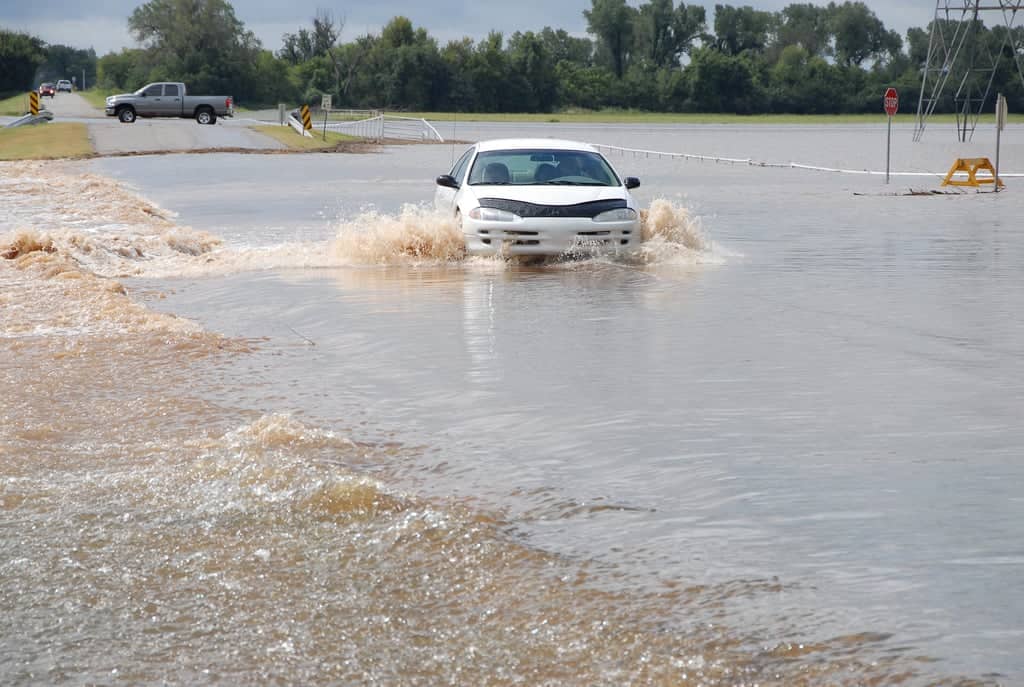 Cek Fakta soal Keamanan Mobil Hybrid Kena Banjir