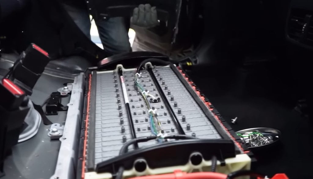 Ragam Perbedaan Baterai Mobil Listrik dan Hybrid