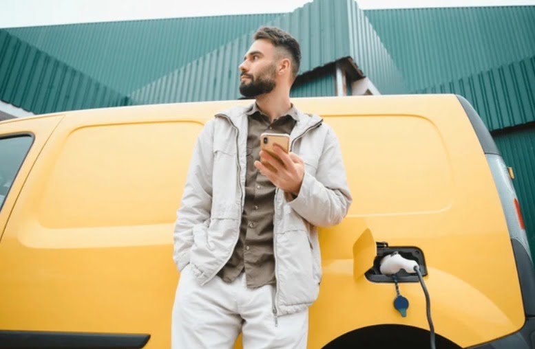 Mengisi Daya Mobil Listrik