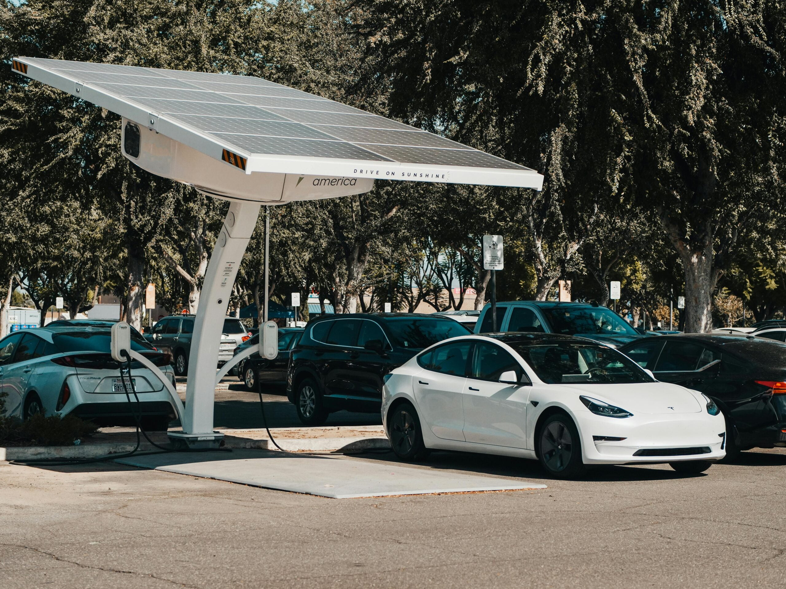 Mobil Listrik dan Ketergantungan Energi Fosil