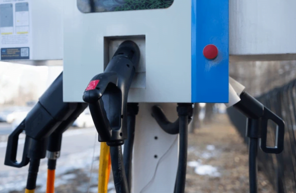 Beda Servis Mobil Bensin dan Mobil Listrik
